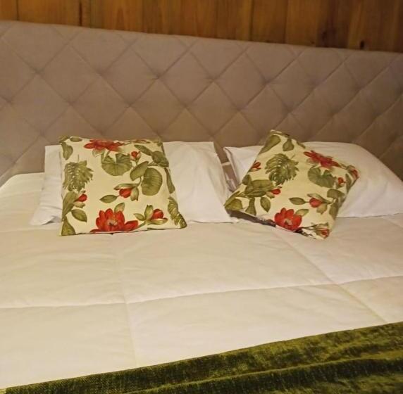 اتاق استاندارد سه تخته با چشمانداز باغ, Afeto Pousada