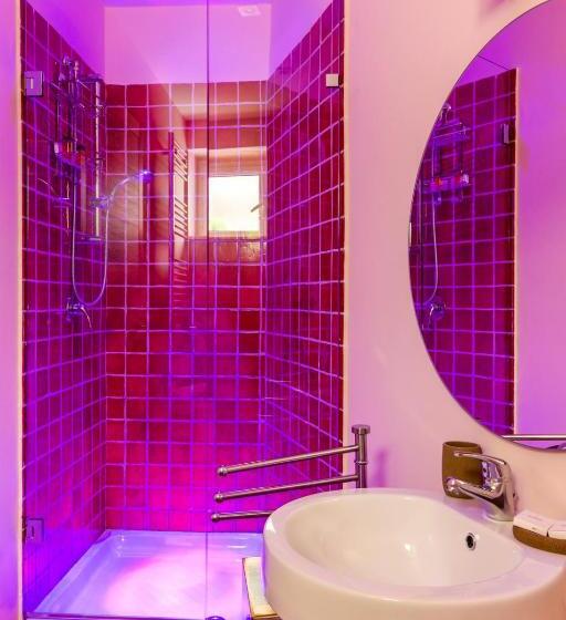 اتاق لوکس خانوادگی, Bed&book