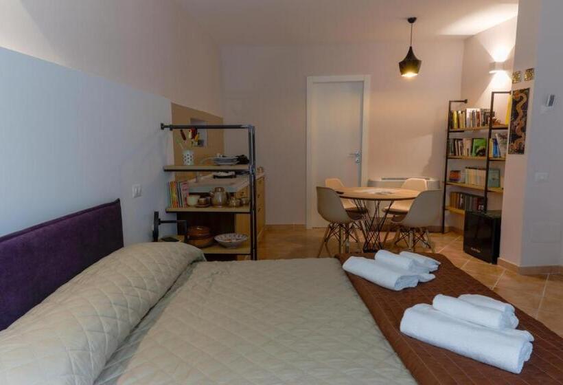 اتاق لوکس خانوادگی, Bed&book