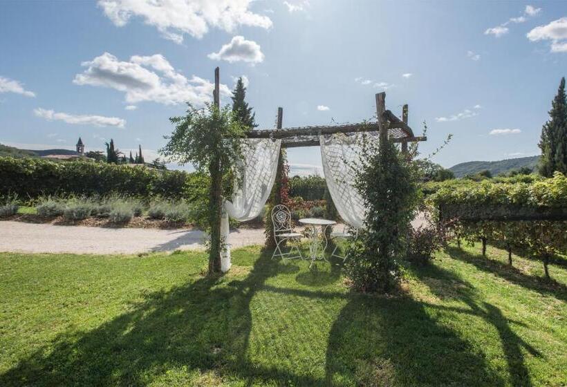 اتاق استاندارد با چشم‌انداز استخر, Maso Maroni Agriturismo