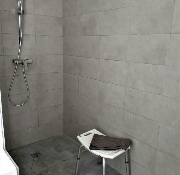 غرفة قياسية لذوى الاحتياجات الخاصة, Le Pré De La Rue