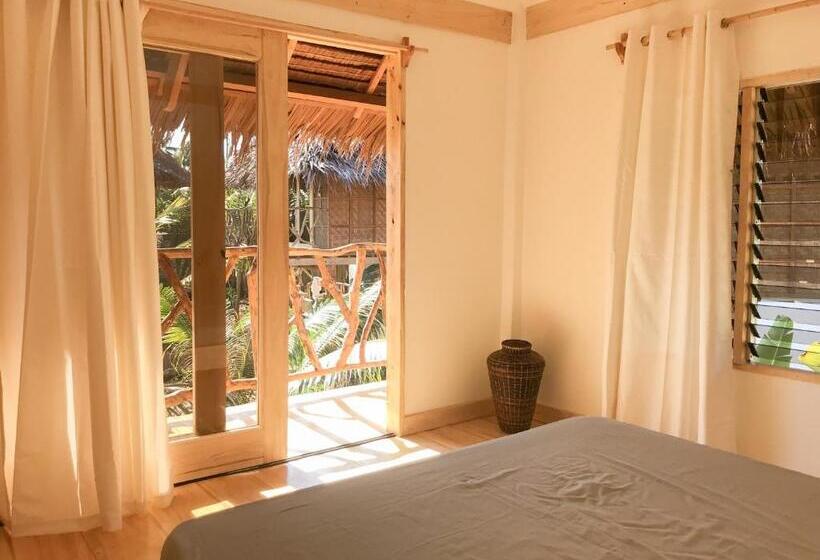 بانگلوی لوکس, Mandala Tribe Treehouses