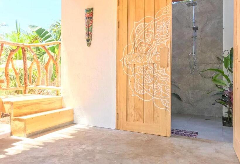 بانگلوی لوکس, Mandala Tribe Treehouses