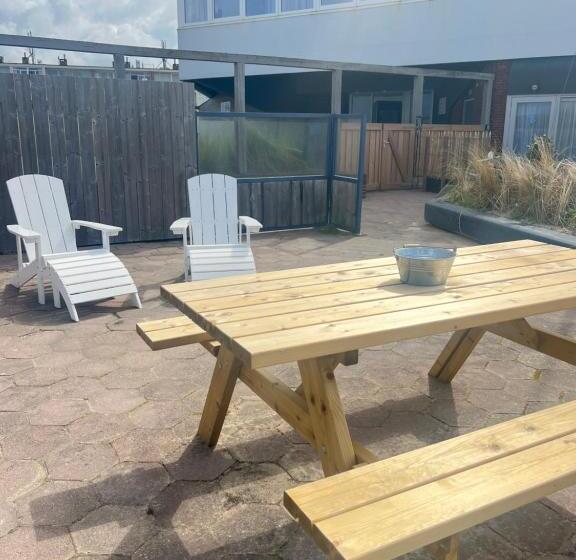 סטודיו סטנדרט עם מרפסת, Neptunus Appartementen