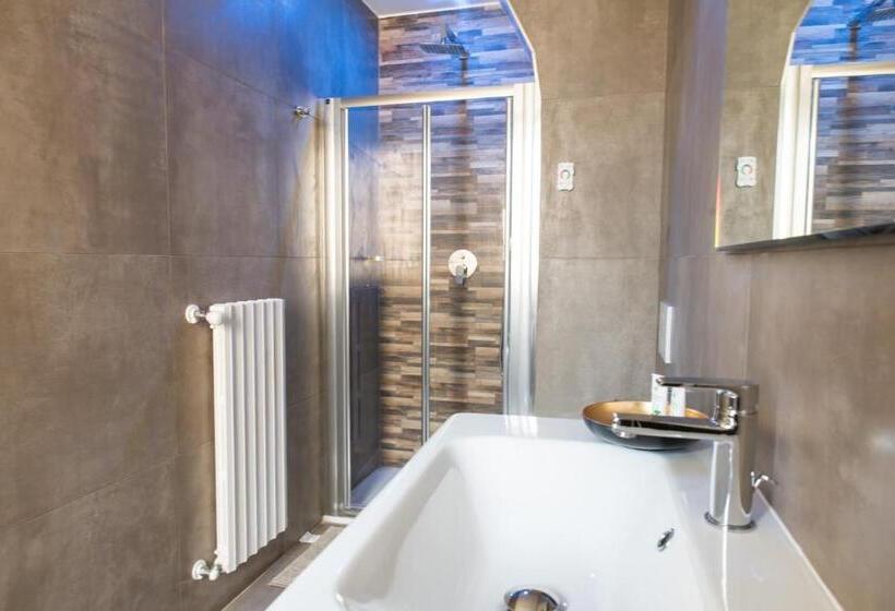 اتاق لوکس, Fourooms   Bari Sparano