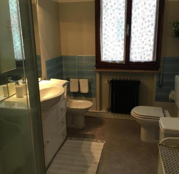 اتاق استاندارد, Alla Rotonda Dai Santi