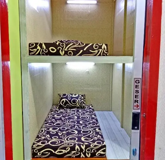 ルームシェアのワンベッド, Gonias Hostel