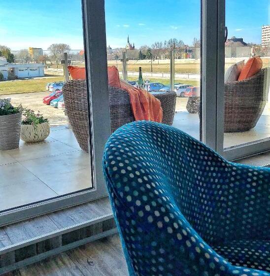 Апартаменты 2 Спальни, Moment Apartments