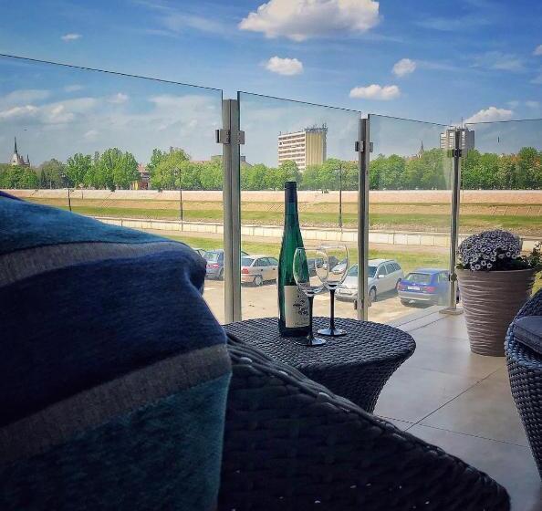 침실 2개 아파트, Moment Apartments