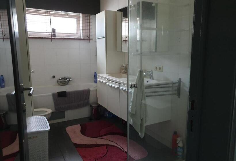 バス共有のスタンダードルーム, B&b Lazy Life