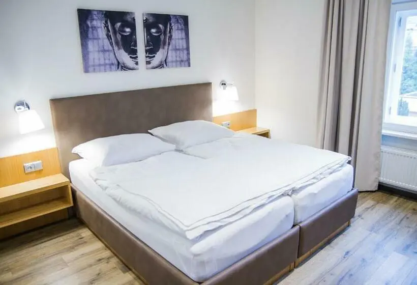 Camera Standard Letto King Accessibile ai persone con mobilità ridotta, Apart U Lva