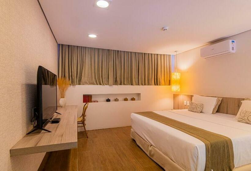 سوئیت با وان آب گرم, Carmel Charme Resort