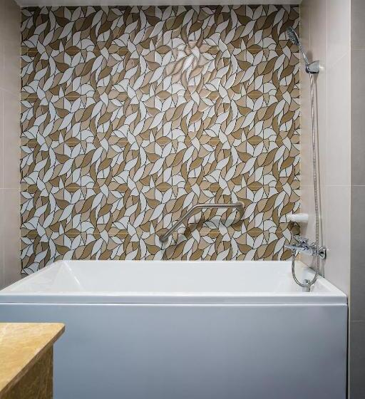 سوییت خانوادگی, Aiyara Palace