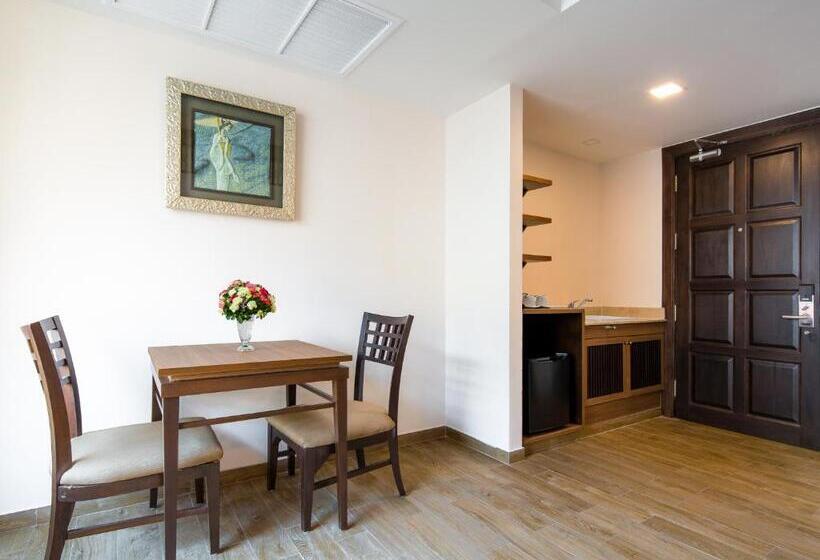 سوییت خانوادگی, Aiyara Palace