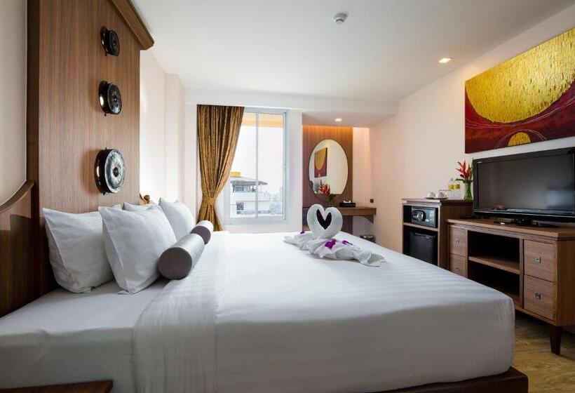 سوییت خانوادگی, Aiyara Palace