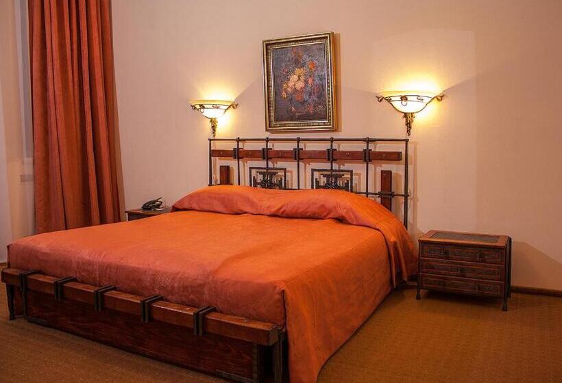 غرفة قياسية, Astoria