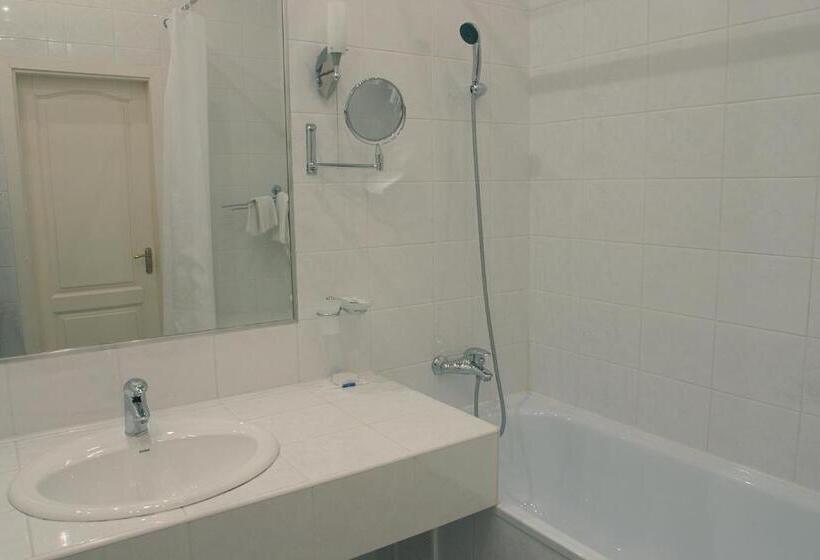 غرفة قياسية, Astoria