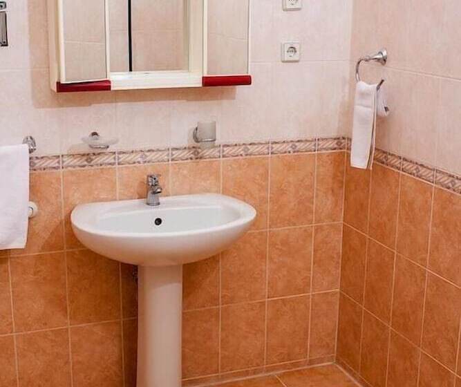 غرفة قياسية, Astoria