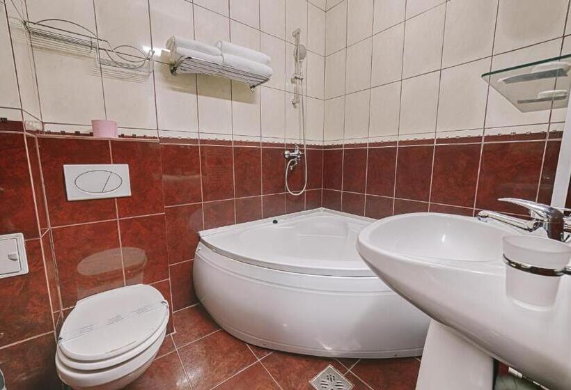 סוויטת ג'וניור, Black Lord