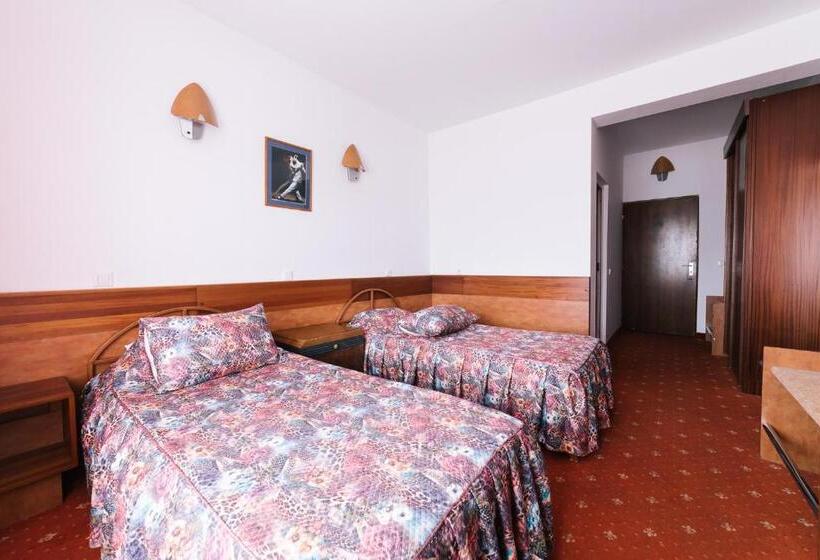 חדר אקונומי, Black Lord