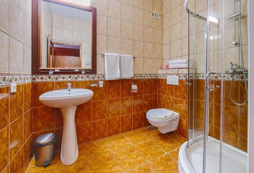 חדר אקונומי, Black Lord