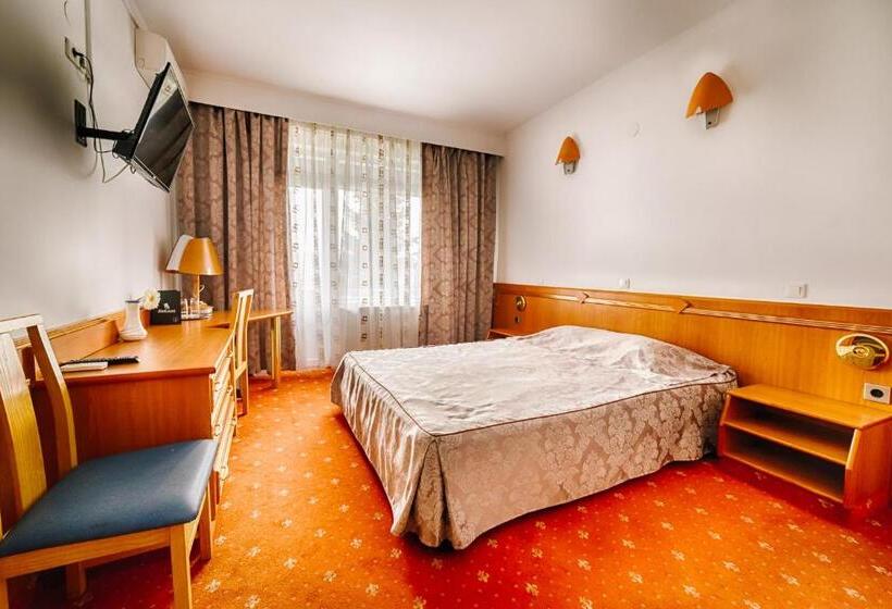 חדר סטנדרט יחיד, Black Lord