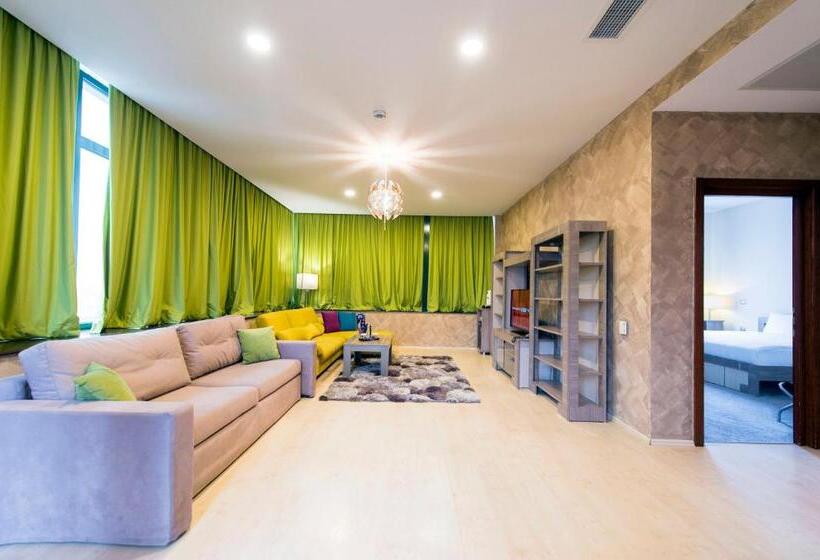 סוויטת פנטהאוז, Business Hotel Conference Center & Spa