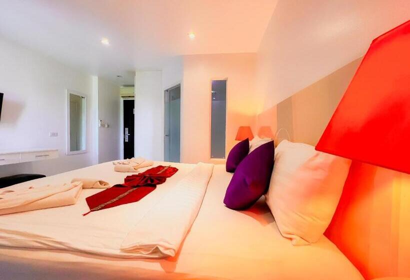 디럭스 룸, Grand Sunset Hotel Phuket