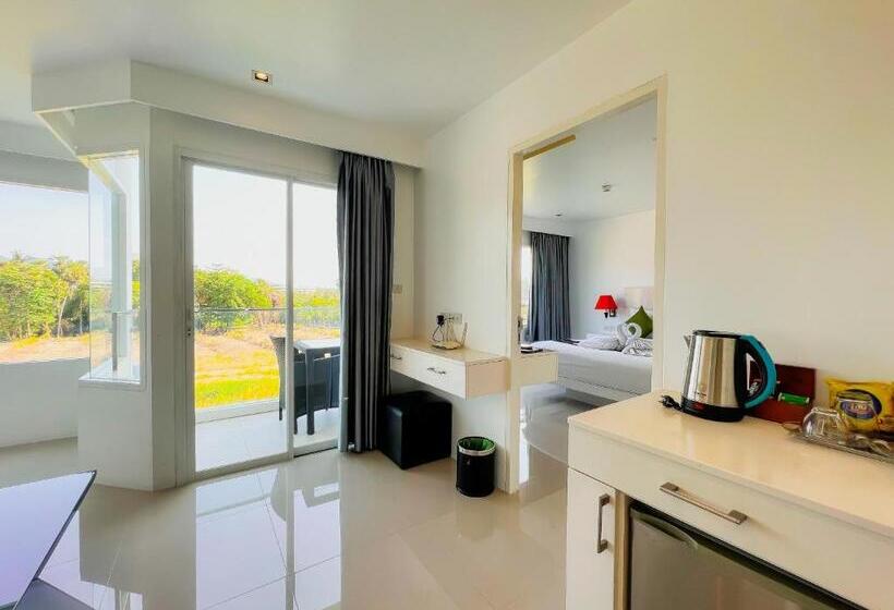 디럭스 룸, Grand Sunset Hotel Phuket