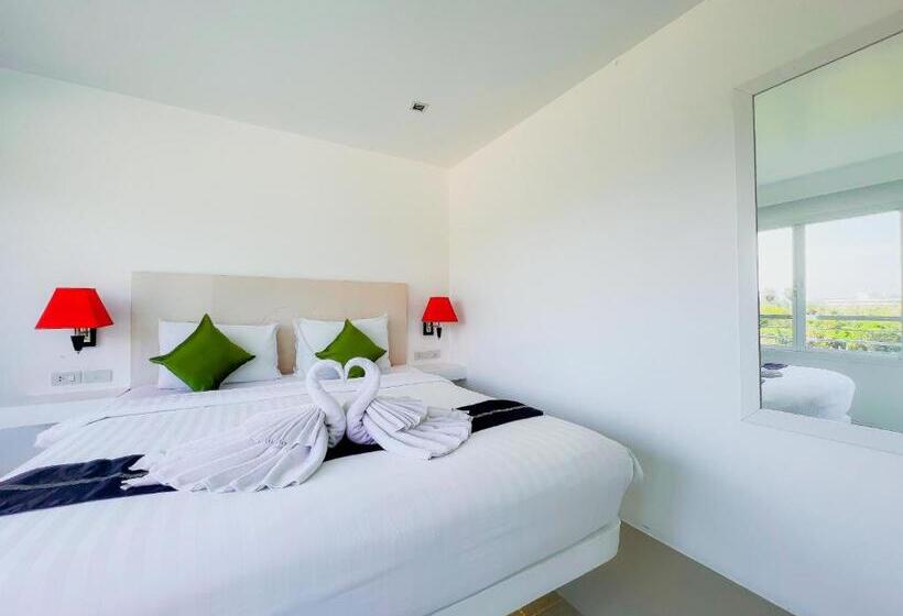 디럭스 룸, Grand Sunset Hotel Phuket