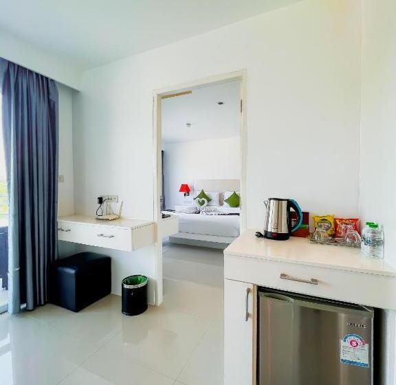 디럭스 룸, Grand Sunset Hotel Phuket