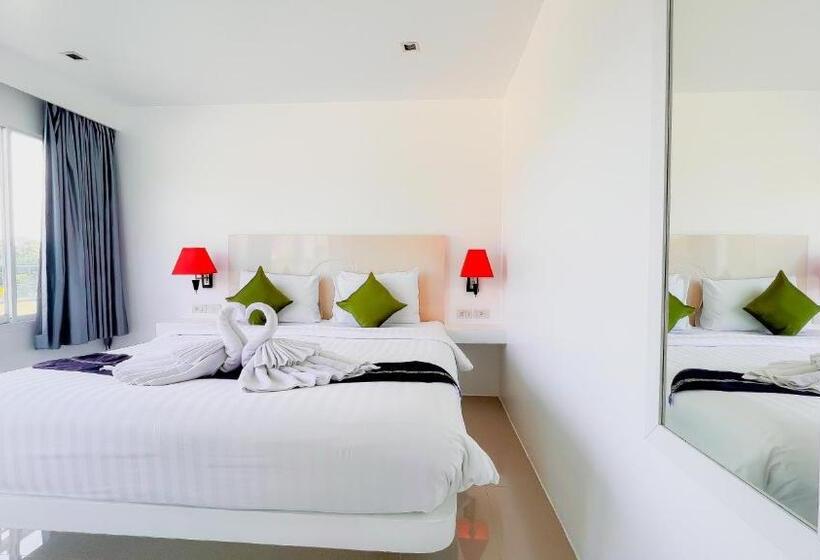 디럭스 룸, Grand Sunset Hotel Phuket