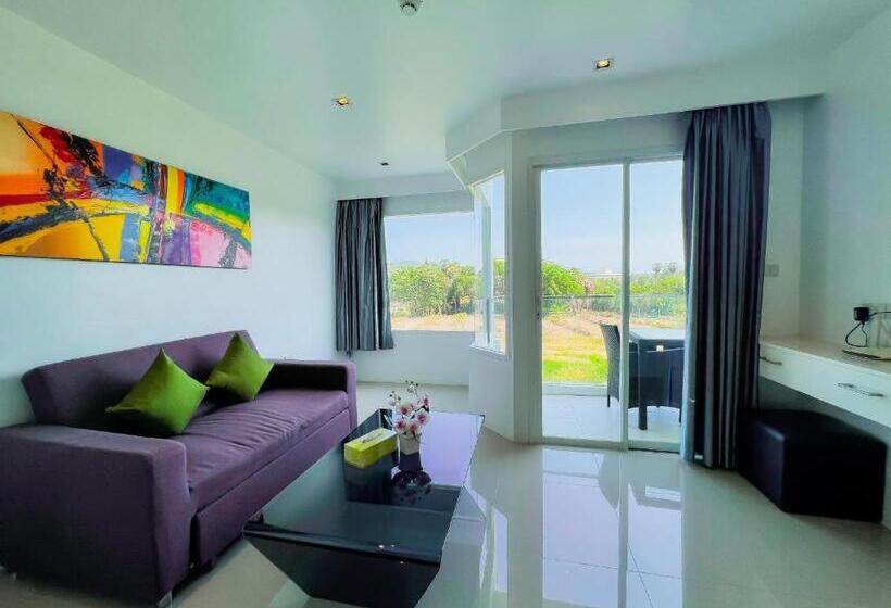 디럭스 룸, Grand Sunset Hotel Phuket