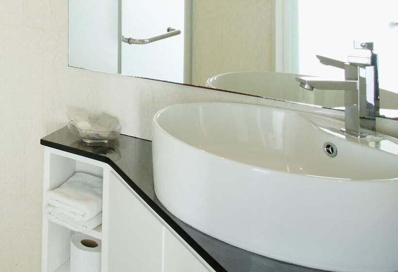 디럭스 룸, Grand Sunset Hotel Phuket