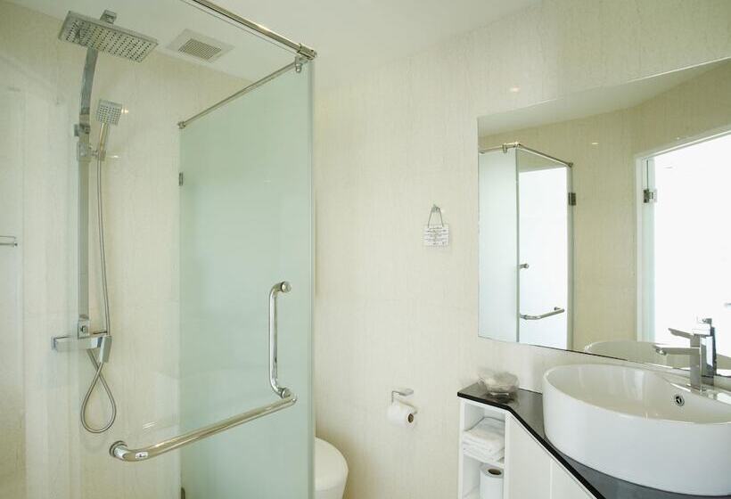 디럭스 룸, Grand Sunset Hotel Phuket
