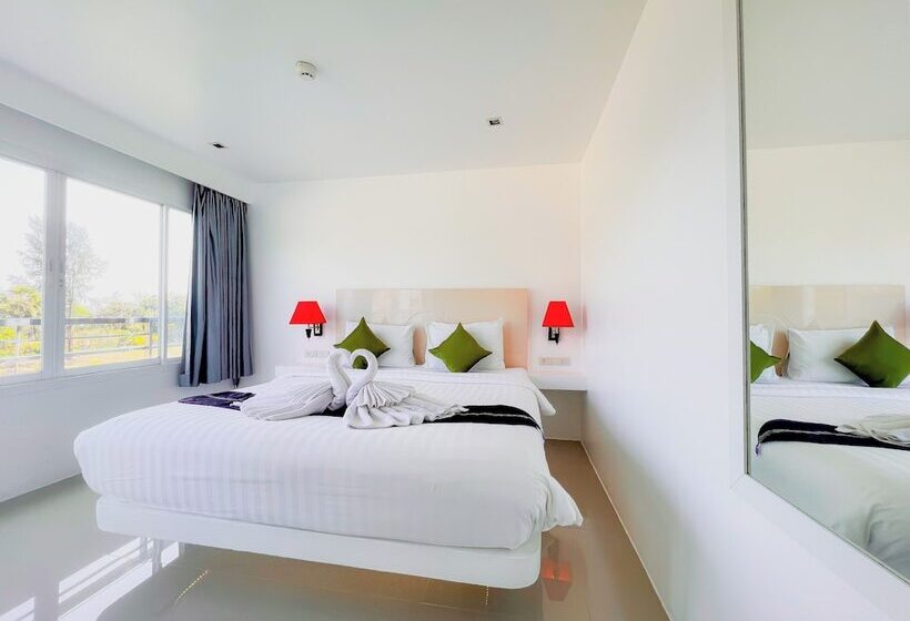 디럭스 룸, Grand Sunset Hotel Phuket