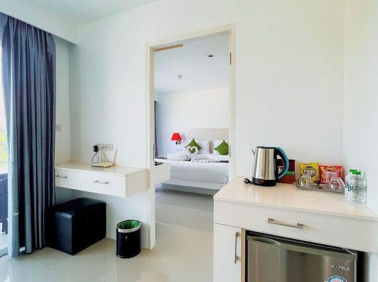 디럭스 룸, Grand Sunset Hotel Phuket