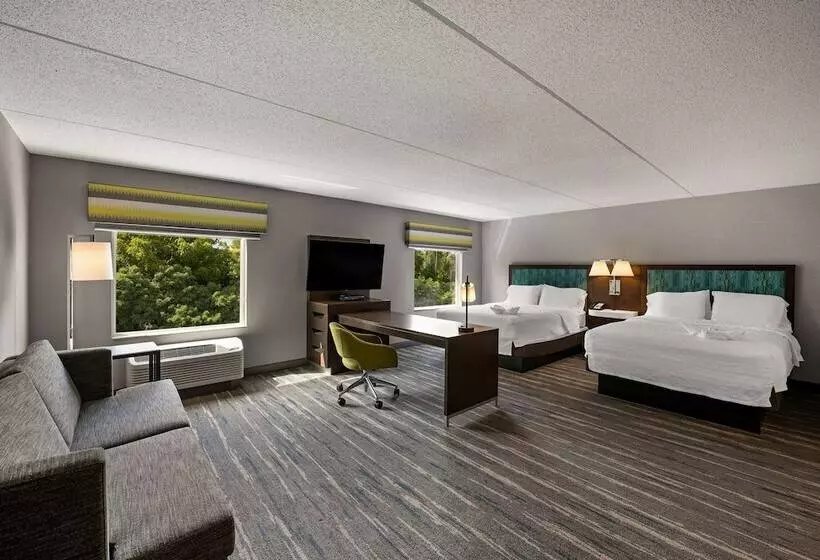 استودیوی استاندارد, Hampton Inn & Suites Poughkeepsie