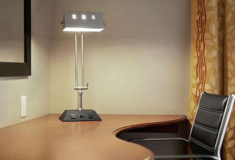 标准工作室, Hampton Inn & Suites Poughkeepsie