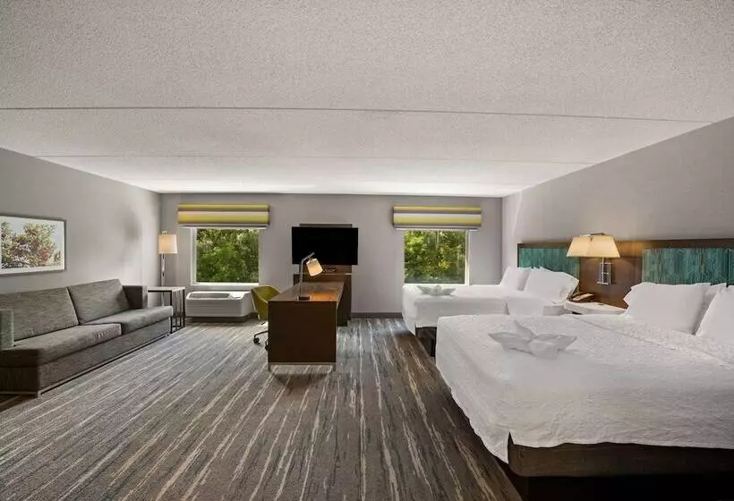 استودیوی استاندارد, Hampton Inn & Suites Poughkeepsie