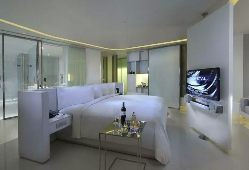 Club Room King Bed