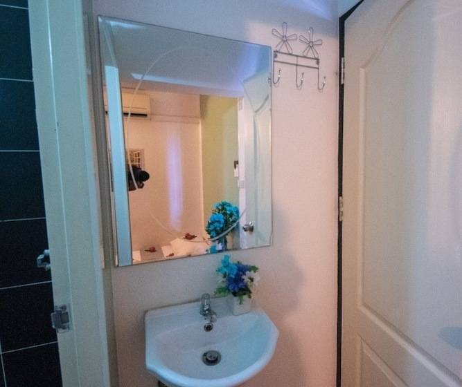 اتاق استاندارد یک نفره, The Chilli Bangkok