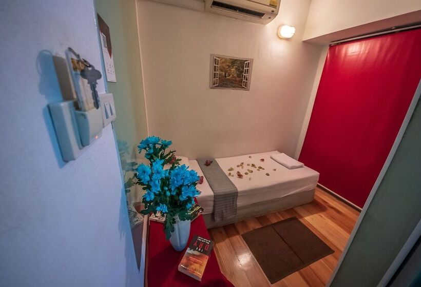 اتاق استاندارد یک نفره, The Chilli Bangkok