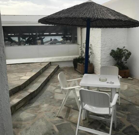اتاق استاندارد سه نفره, Romantika