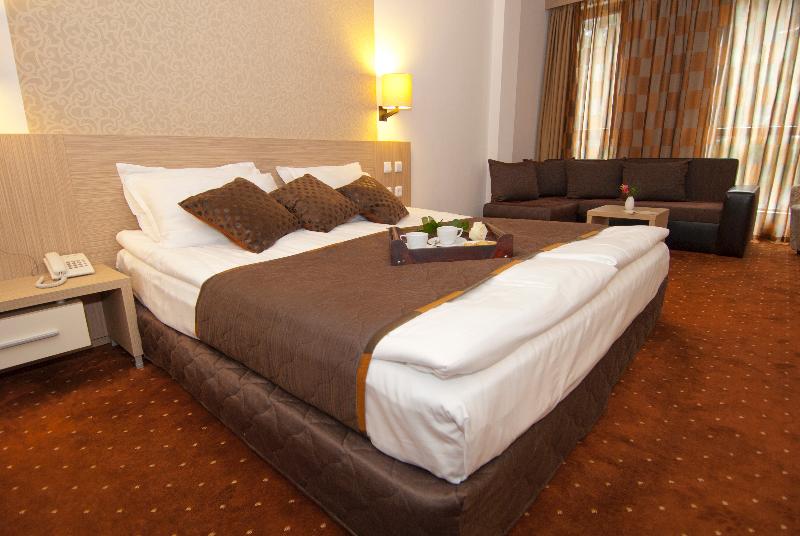 غرفة عائلية, Radina's Way Hotel