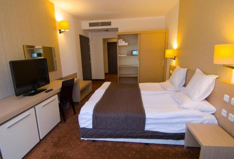 غرفة عائلية, Radina's Way Hotel