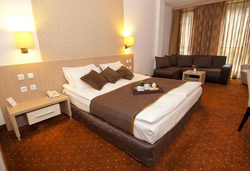 Семейный Номер, Radina's Way Hotel