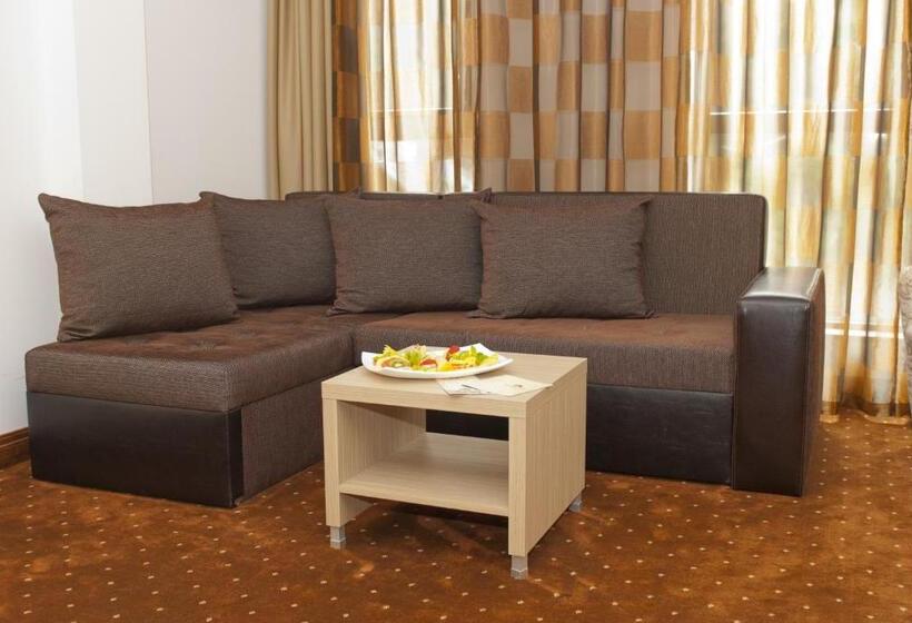 غرفة عائلية, Radina's Way Hotel