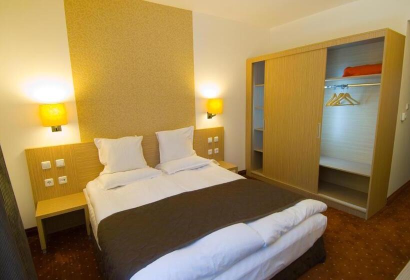 جناح, Radina's Way Hotel