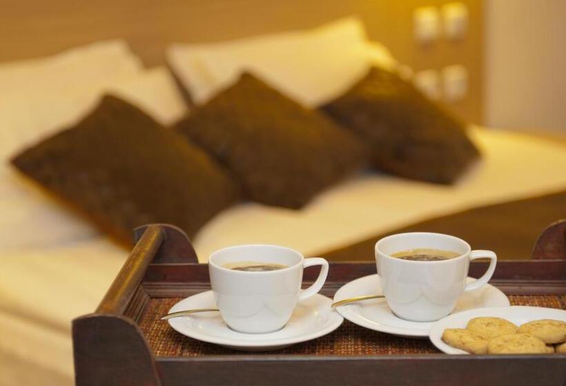 جناح, Radina's Way Hotel